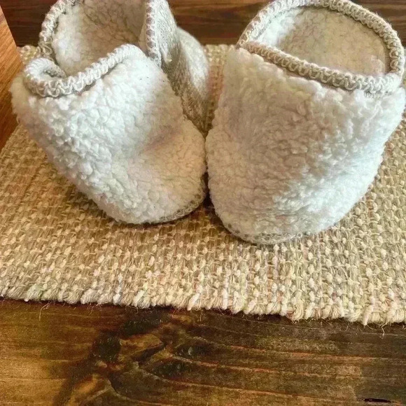 Original Muk Luks large, fuzzy booties, size 9/10, woman’s shoes, slippers - Picture 7 of 7